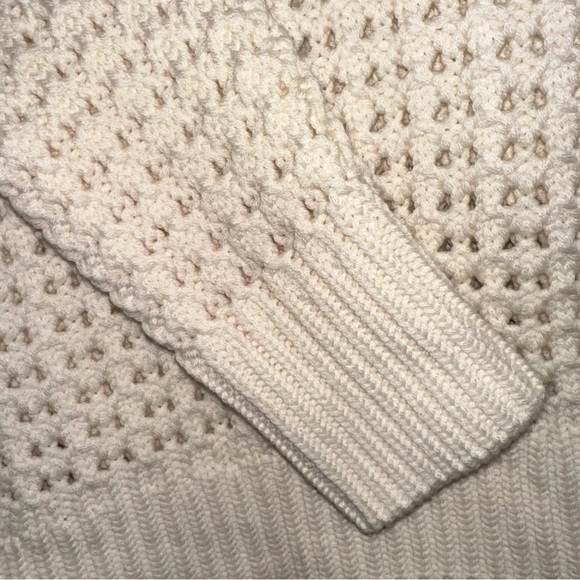 ✨NWT✨ SAKS FIFTH AVE OPEN KNIT SOFT SWEATER - Picture 4 of 4